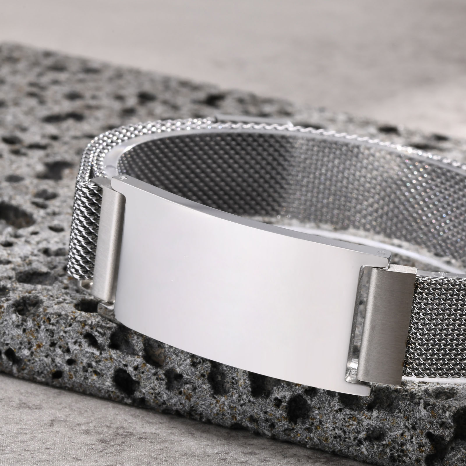 Masywne bransoletki z paskiem  – Mesh Strap Metal recenzja i cena